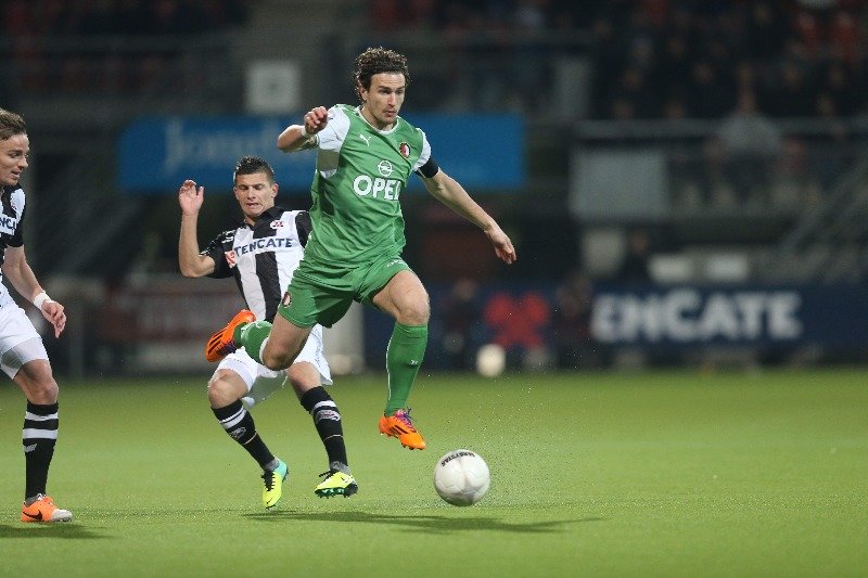 Feyenoord wil gat slaan in Almelo