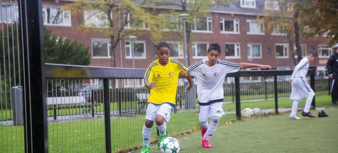 Street League-teams trotseren wind en regen